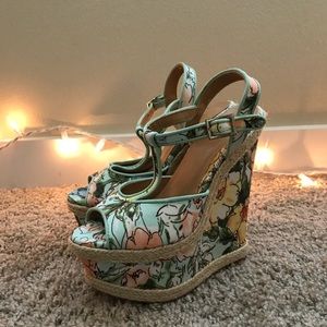Floral mint wedges (brand new)